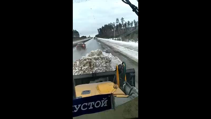 Засыпавшего снегом дорожную камеру тракториста ищет ГИБДД