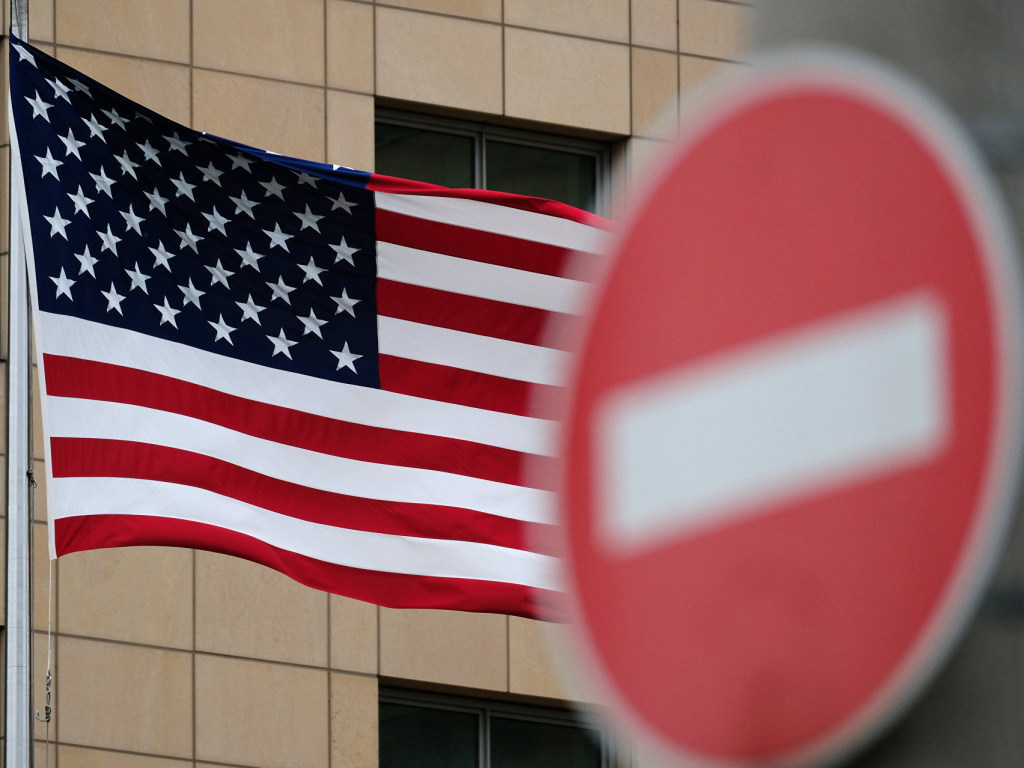 США запретят въезд из Европы на 30 дней