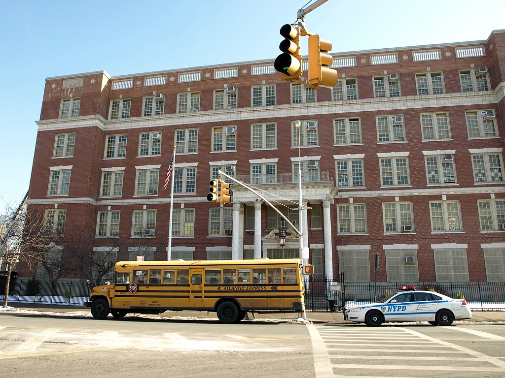 Школы Нью-Йорка закроют на карантин