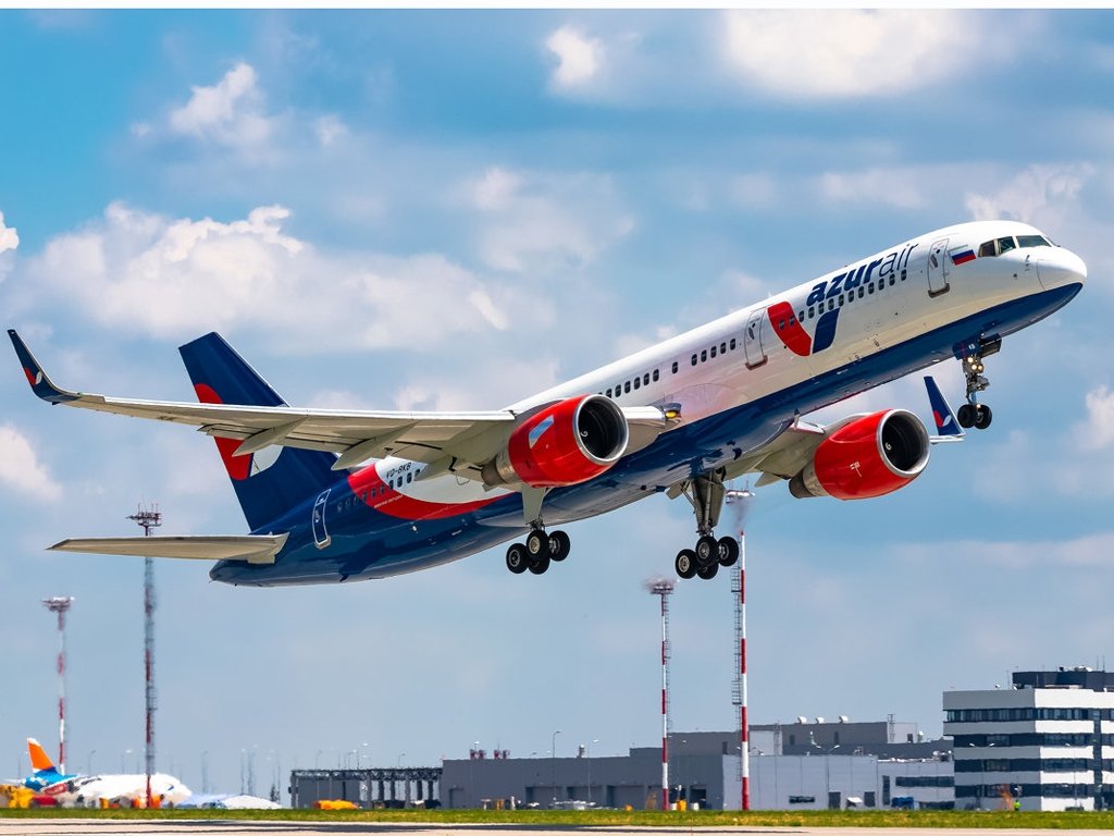 Azur air отменяет все рейсы до 20 апреля