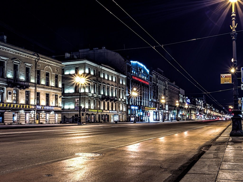 В Петербурге запретили выходить из дома без необходимости