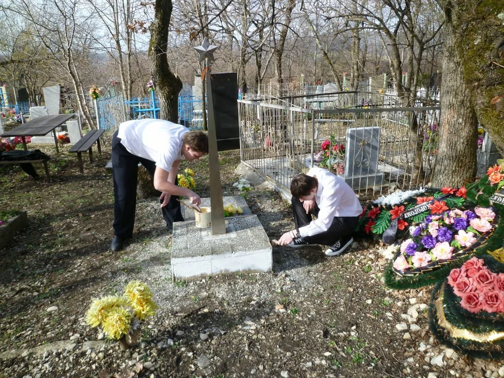 В Первоуральске открыли вход на кладбище