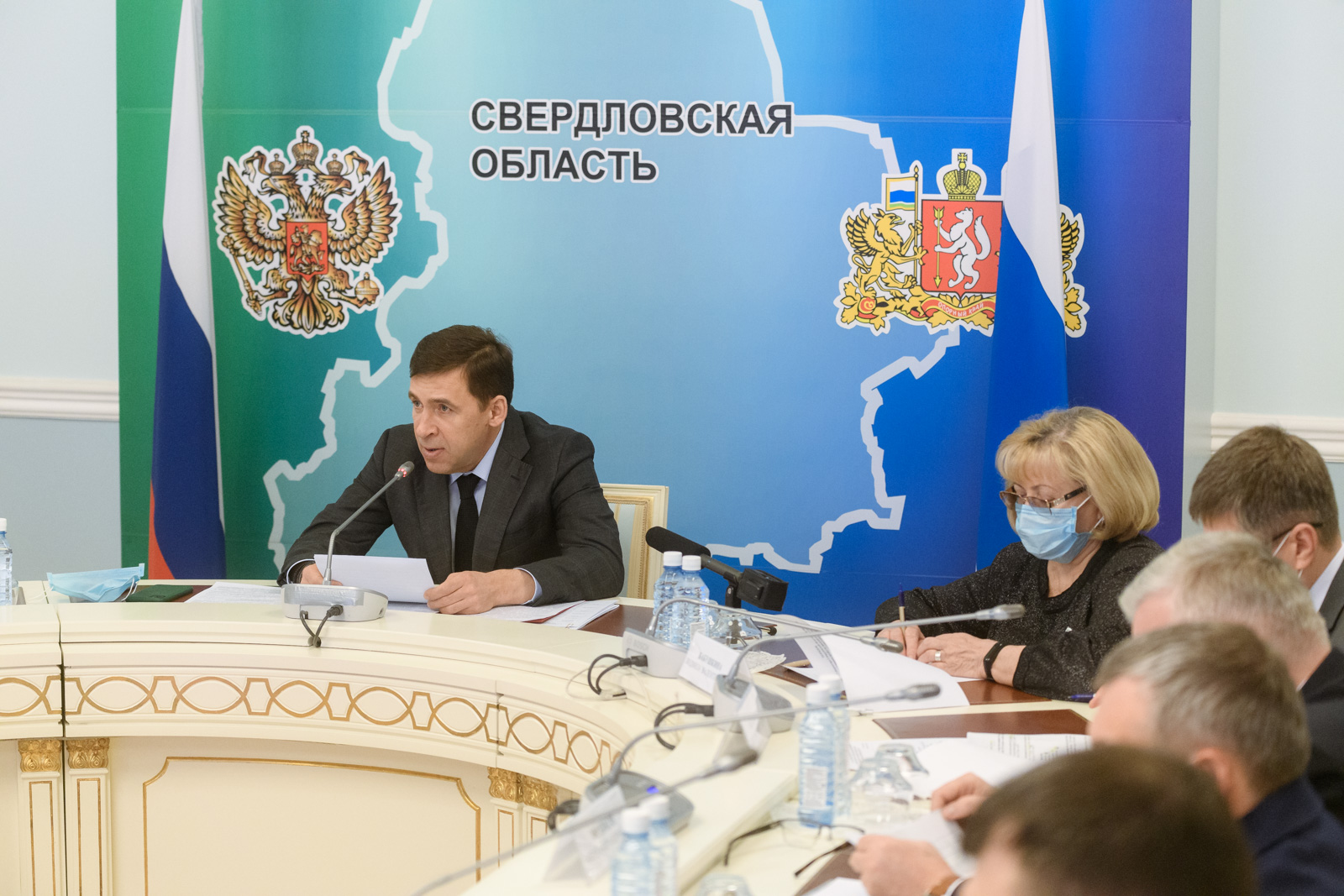 Свердловский губернатор намекнул на запреты после майских праздников