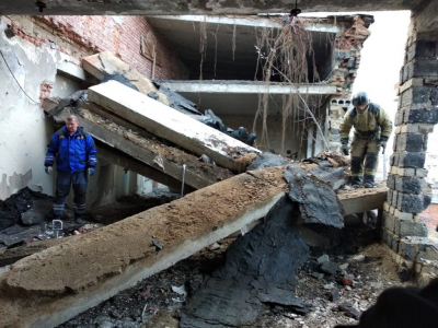 16-летнего первоуральца, который пострадал при обрушении старого интерната, перевезли в Екатеринбург