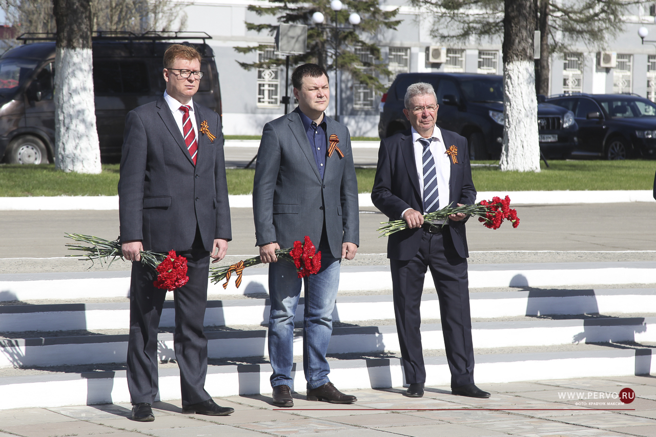 К мемориалам памяти погибших в годы Великой Отечественной войны возложили цветы