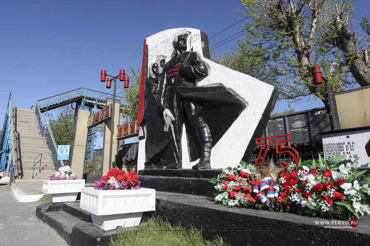 К мемориалам памяти погибших в годы Великой Отечественной войны возложили цветы