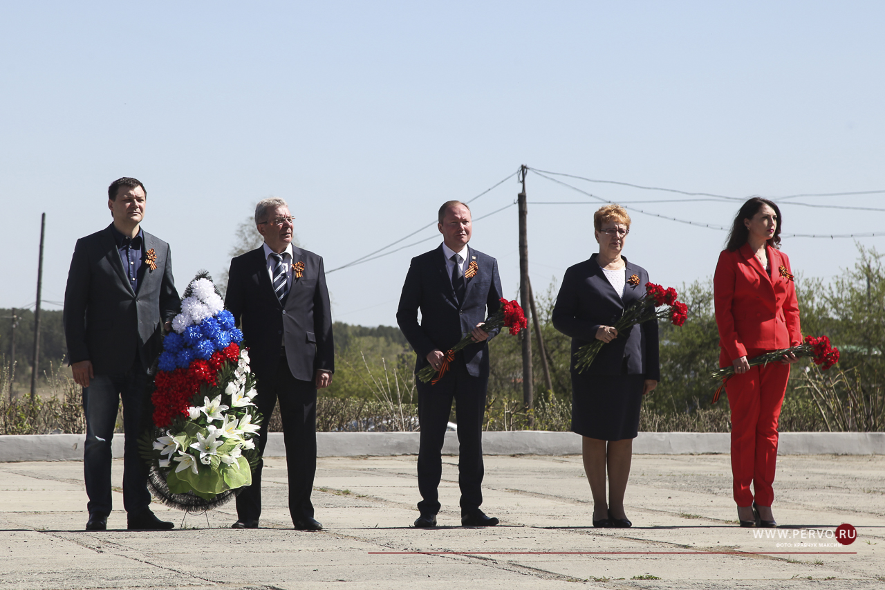 К мемориалам памяти погибших в годы Великой Отечественной войны возложили цветы