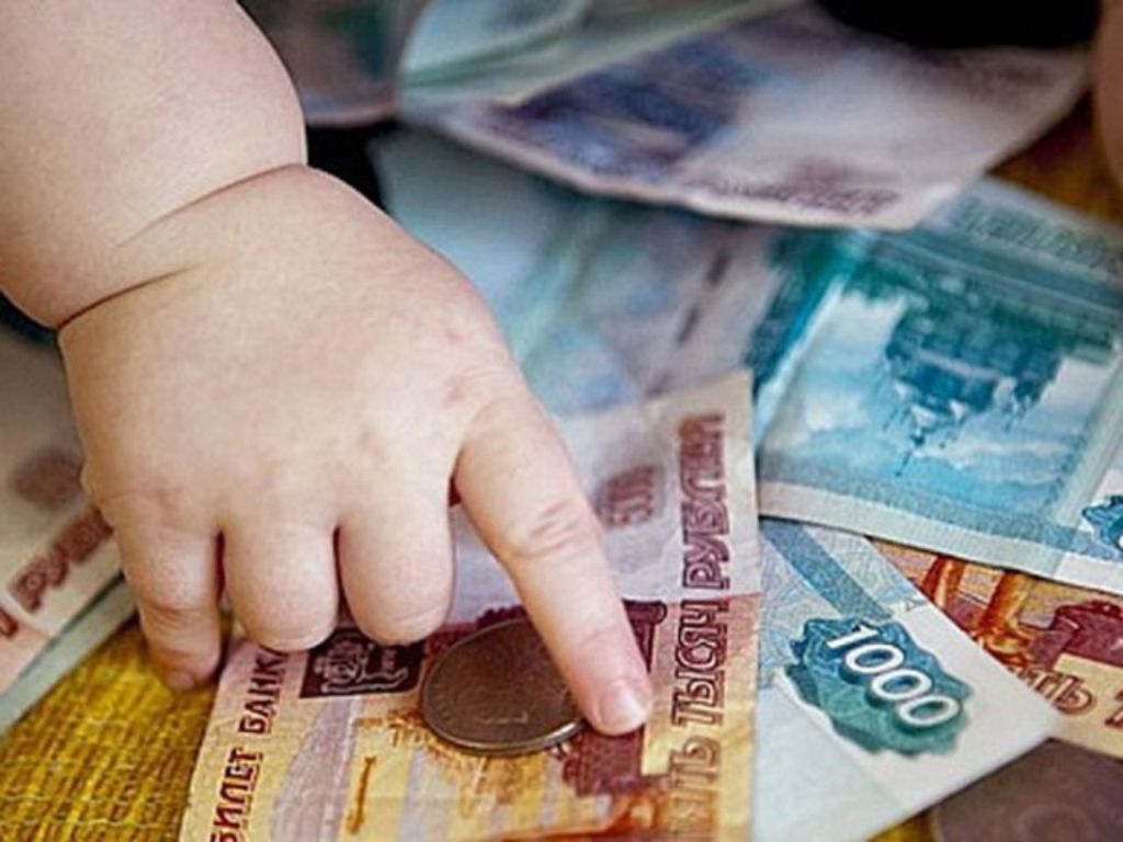 Семьи с детьми до 16 лет получат выплату в 10 000 рублей в июле