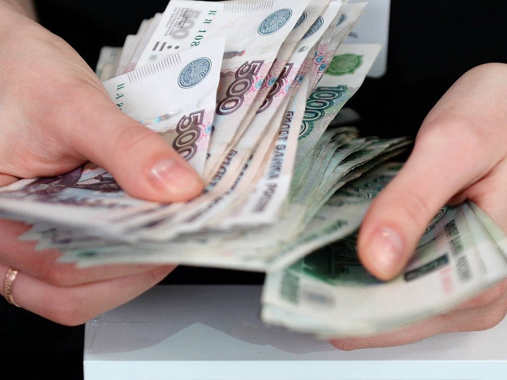 Минтруд: власти не рассматривали раздачу денег из ФНБ гражданам России