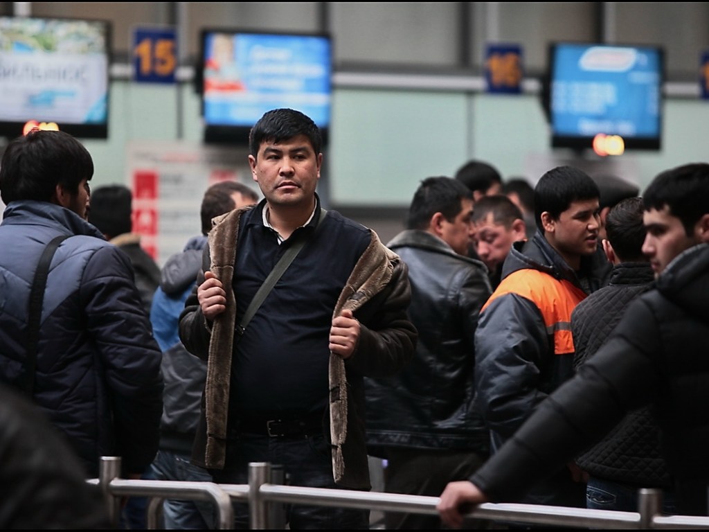 В Свердловской области больше 70 тысяч мигрантов не могут уехать на родину