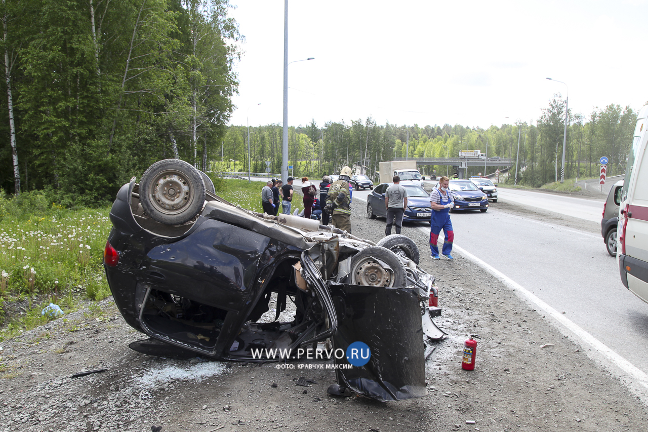 На въезде в Первоуральске произошло серьезное ДТП. Виновник скрылся