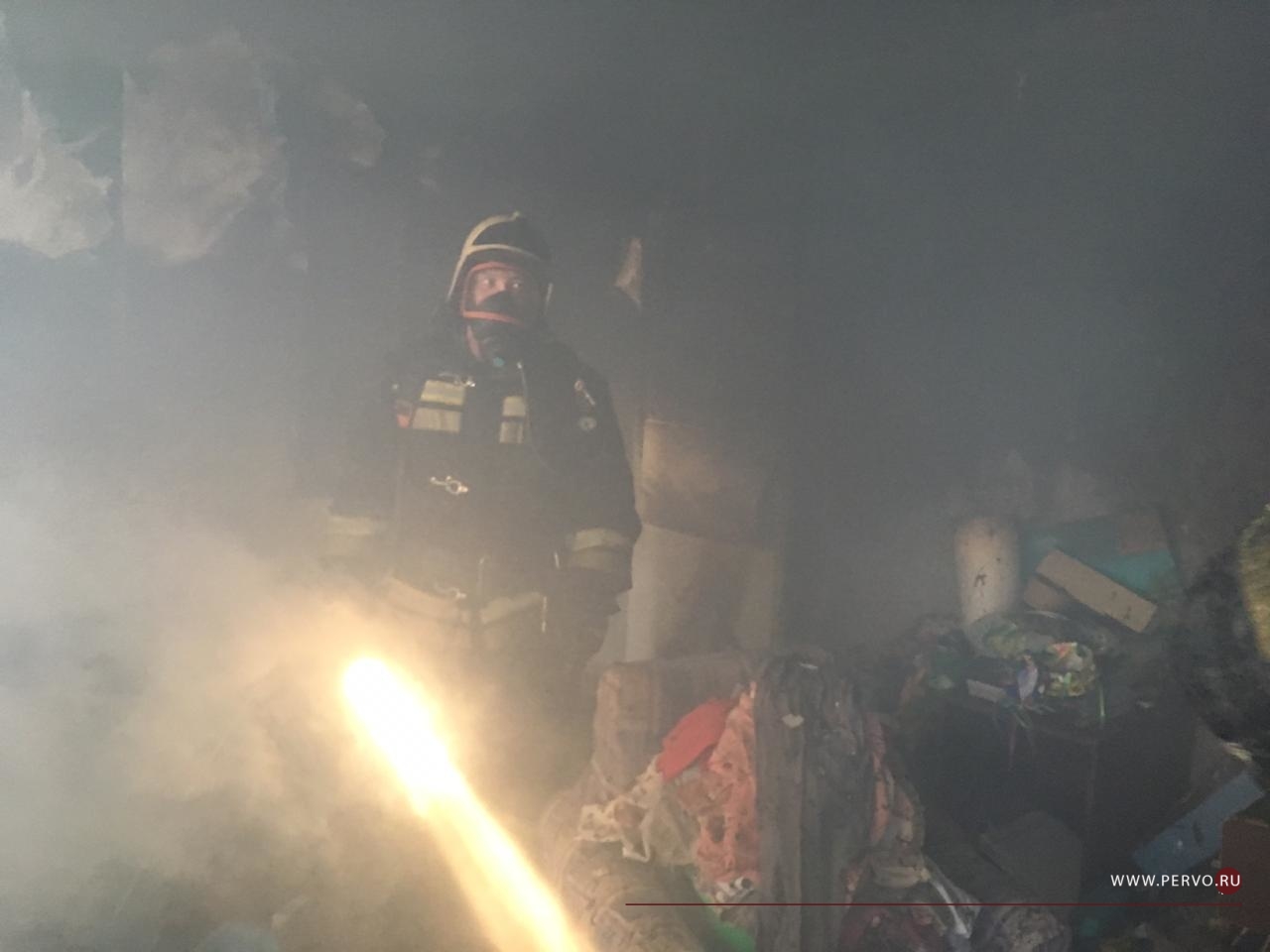 Из-за пожара в Первоуральске эвакуировали жителей многоэтажки