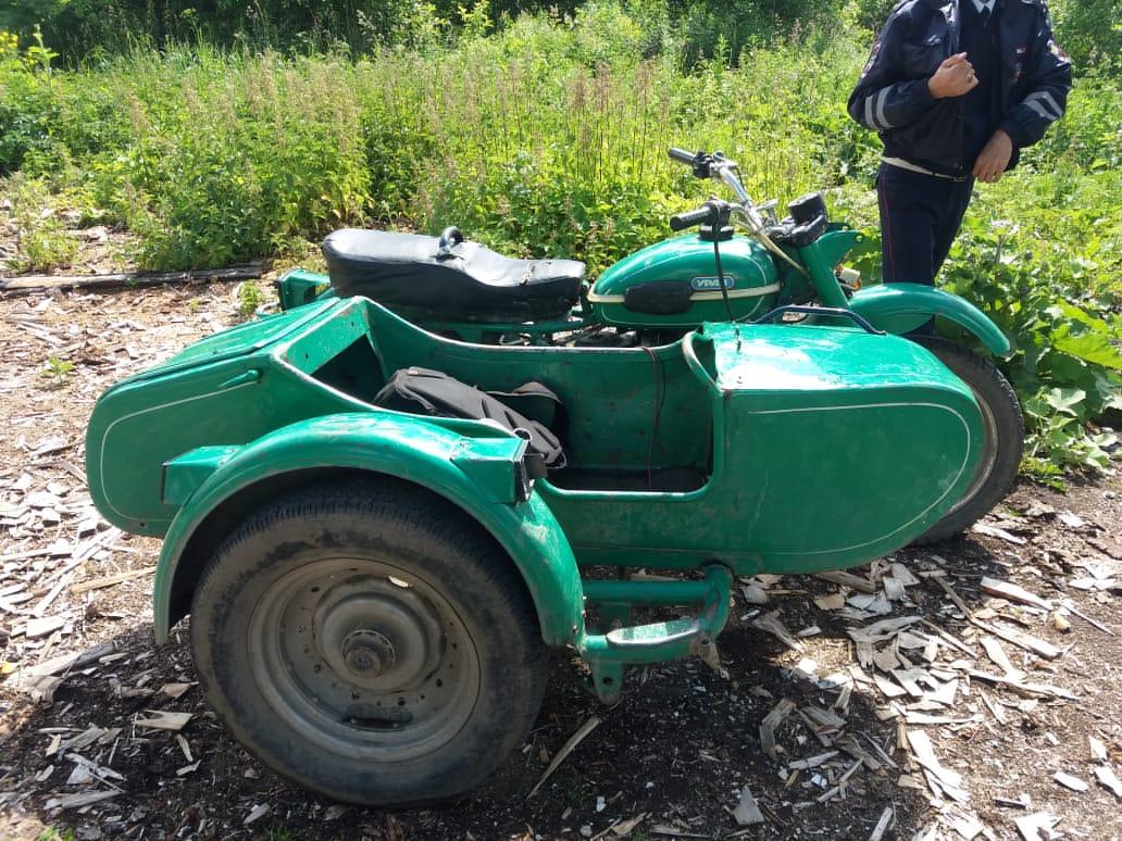 Водитель мотоцикла едва не убил своего несовершеннолетнего пассажира