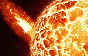Ученый рассказал о влиянии мощной вспышки на Солнце на жизнь людей