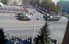 Куйвашев допустил отмену парада Победы в Екатеринбурге