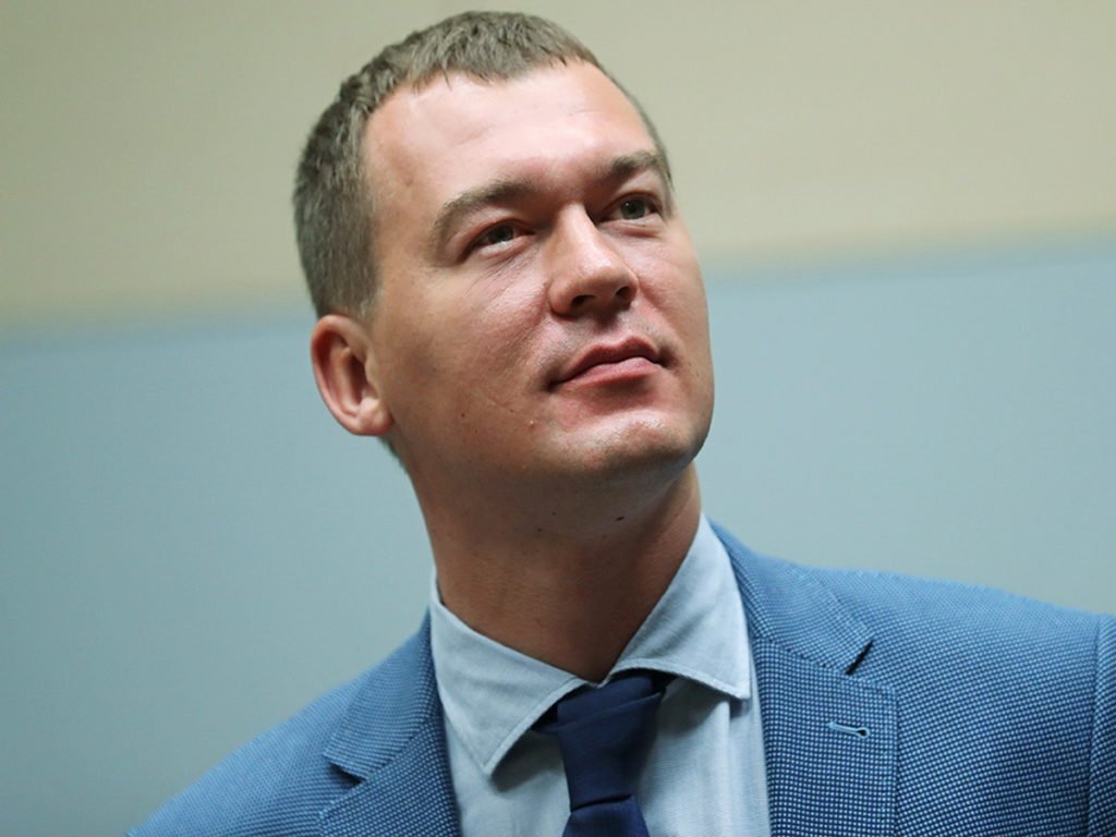 Дегтярев объяснил отказ выйти к протестующим работой