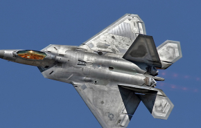 Американские F-22 и F-35 защитят «триллионы долларов» от России