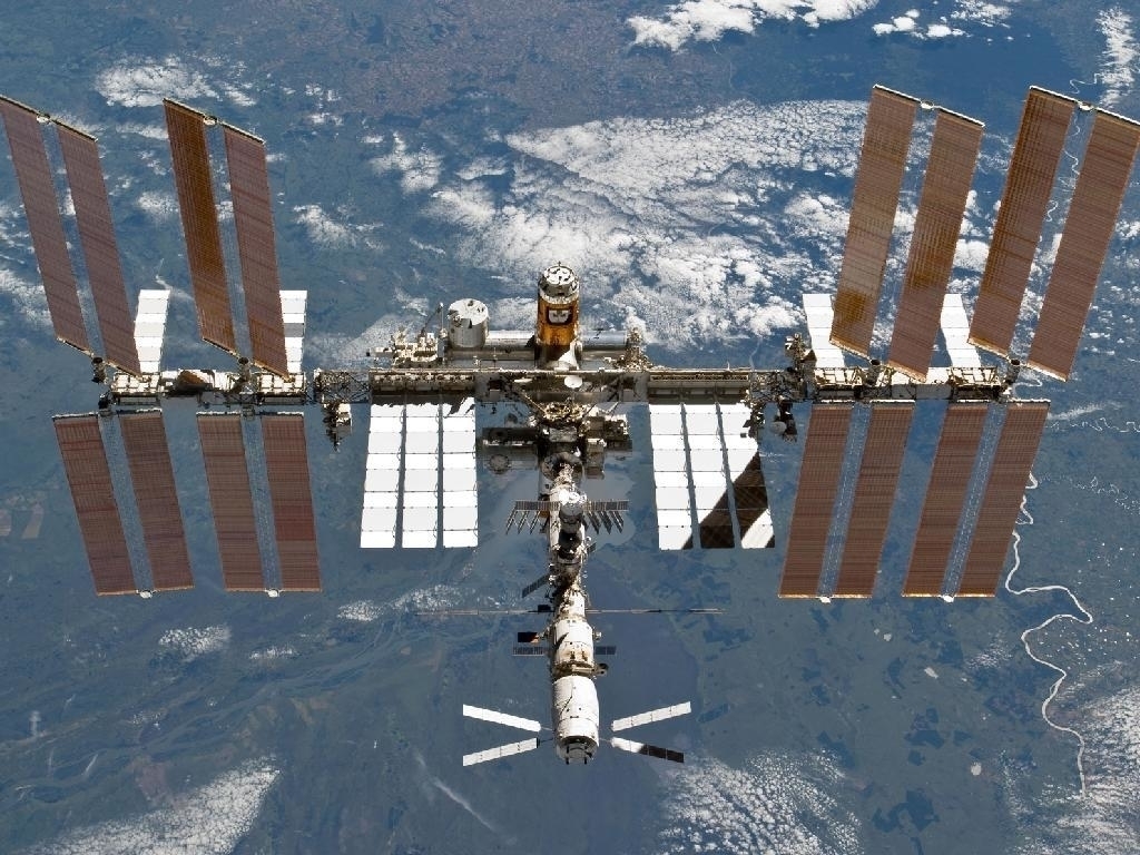Двух космических туристов отправят на МКС в конце 2021 года