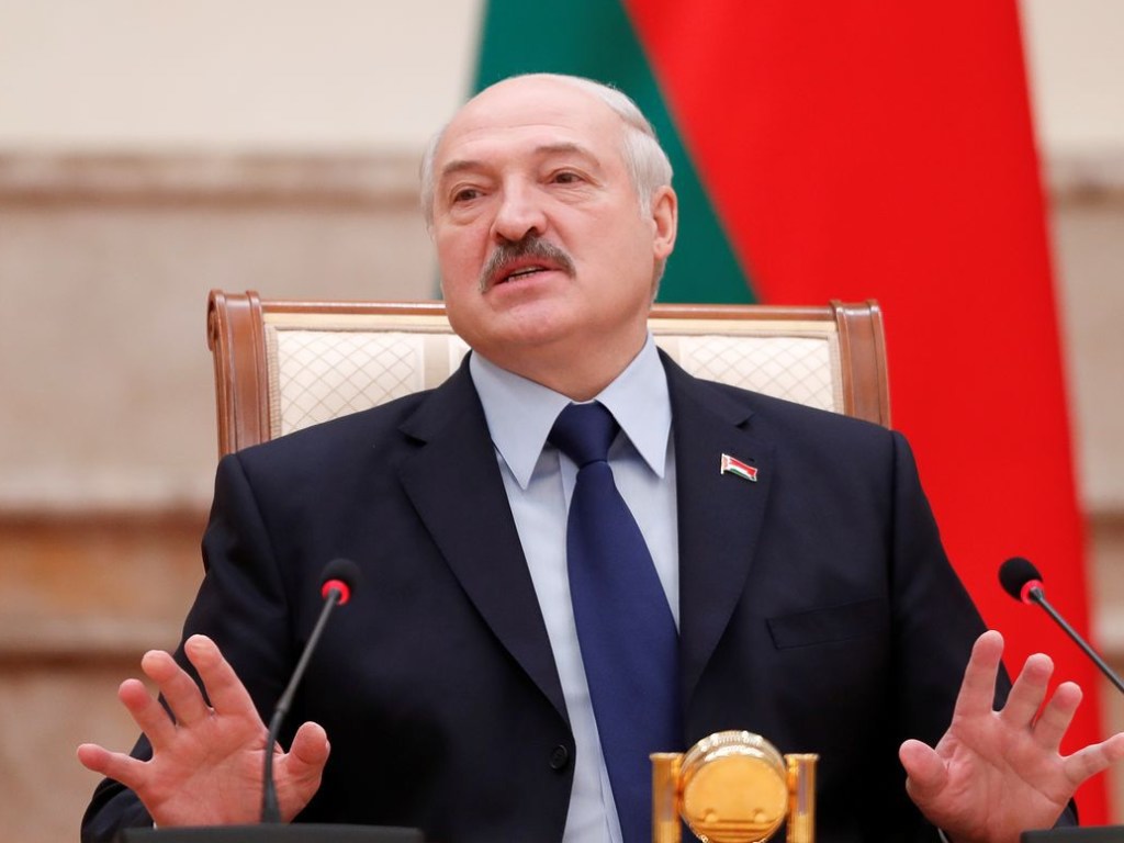 Лукашенко заявил о готовности передать полномочия после голосования по Конституции
