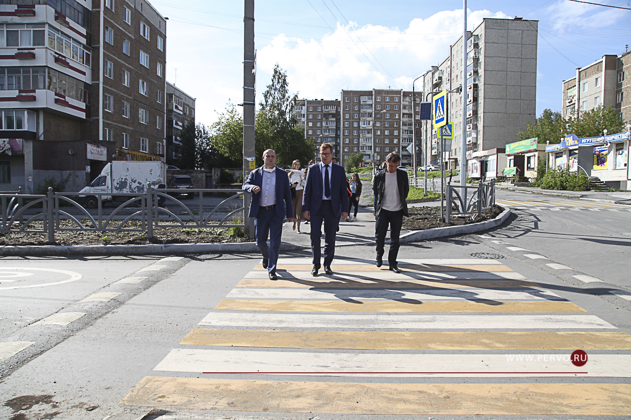 тротуар с бордюром. ремонт улицы строителей. могилев строителей. ремонт улицы строителей. ремонт улицы строителей.