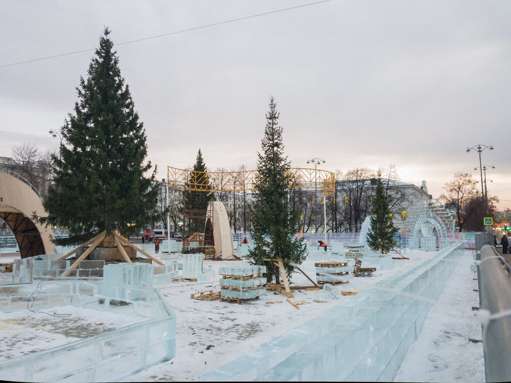 Жителей Екатеринбурга просят выбрать тему для ледового городка