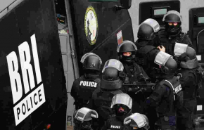 Полиция задержала мужчину, взявшего заложников во французском банке