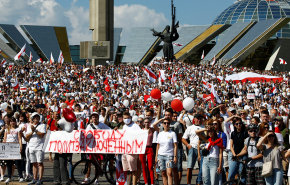 На митинге против Лукашенко в Минске собрались около 200 тысяч человек