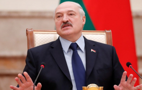 Лукашенко заявил о готовности передать полномочия после голосования по Конституции
