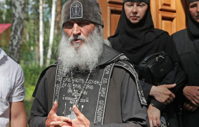 Сторонники схимонаха Сергия встали «Живым щитом» у стен епархии