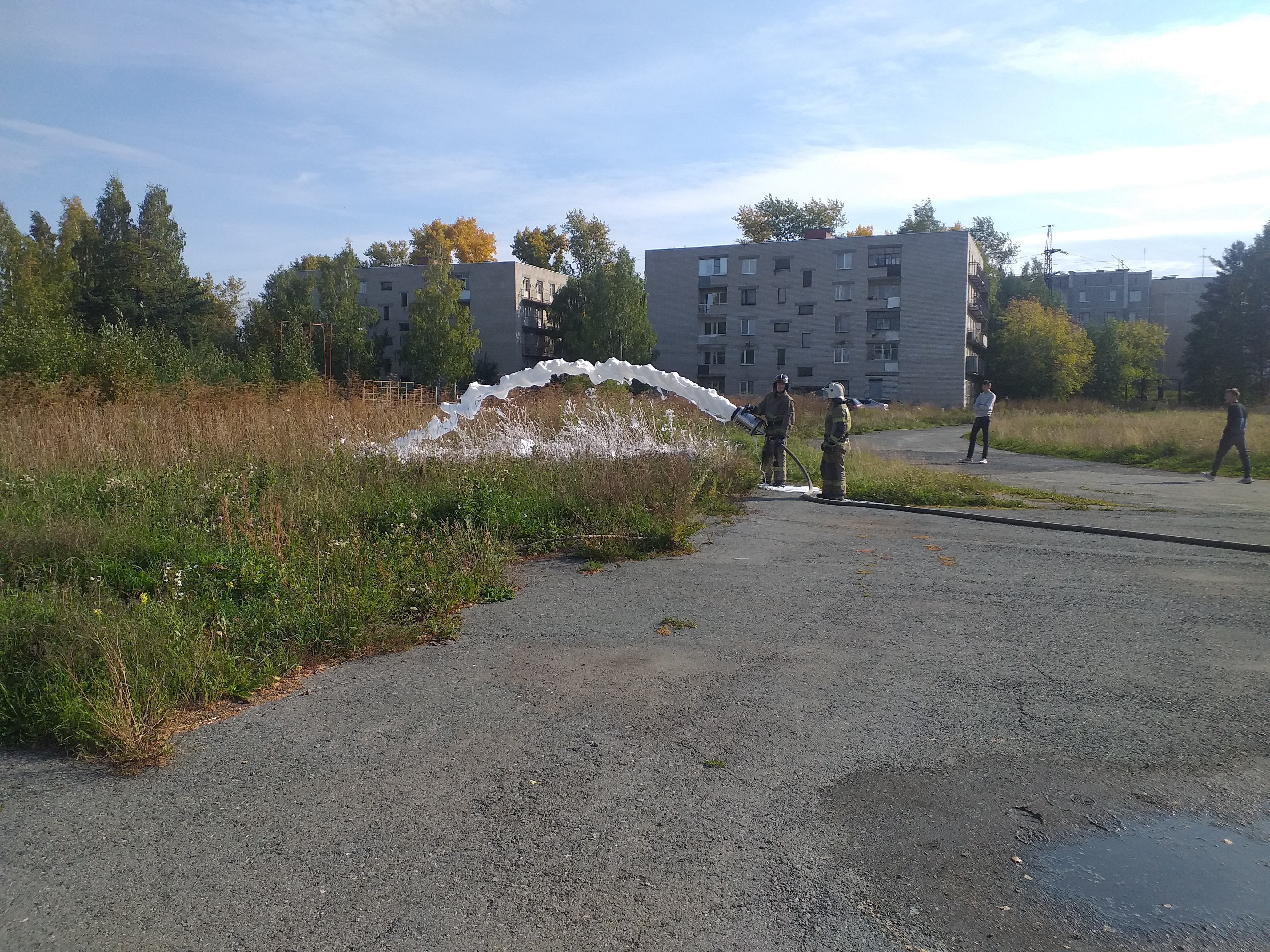 В Первоуральском политехникуме прошел показ пожарной техники