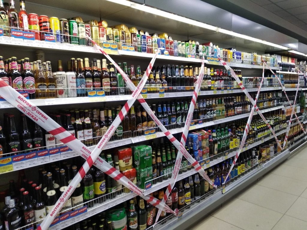 Продажу алкоголя на Новый год предложили ограничить