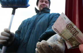 В РФ обсудят введение минимальной зарплаты в час