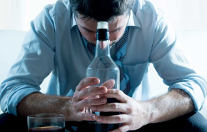 В РФ предложили не увольнять за пьянство на удаленной работе