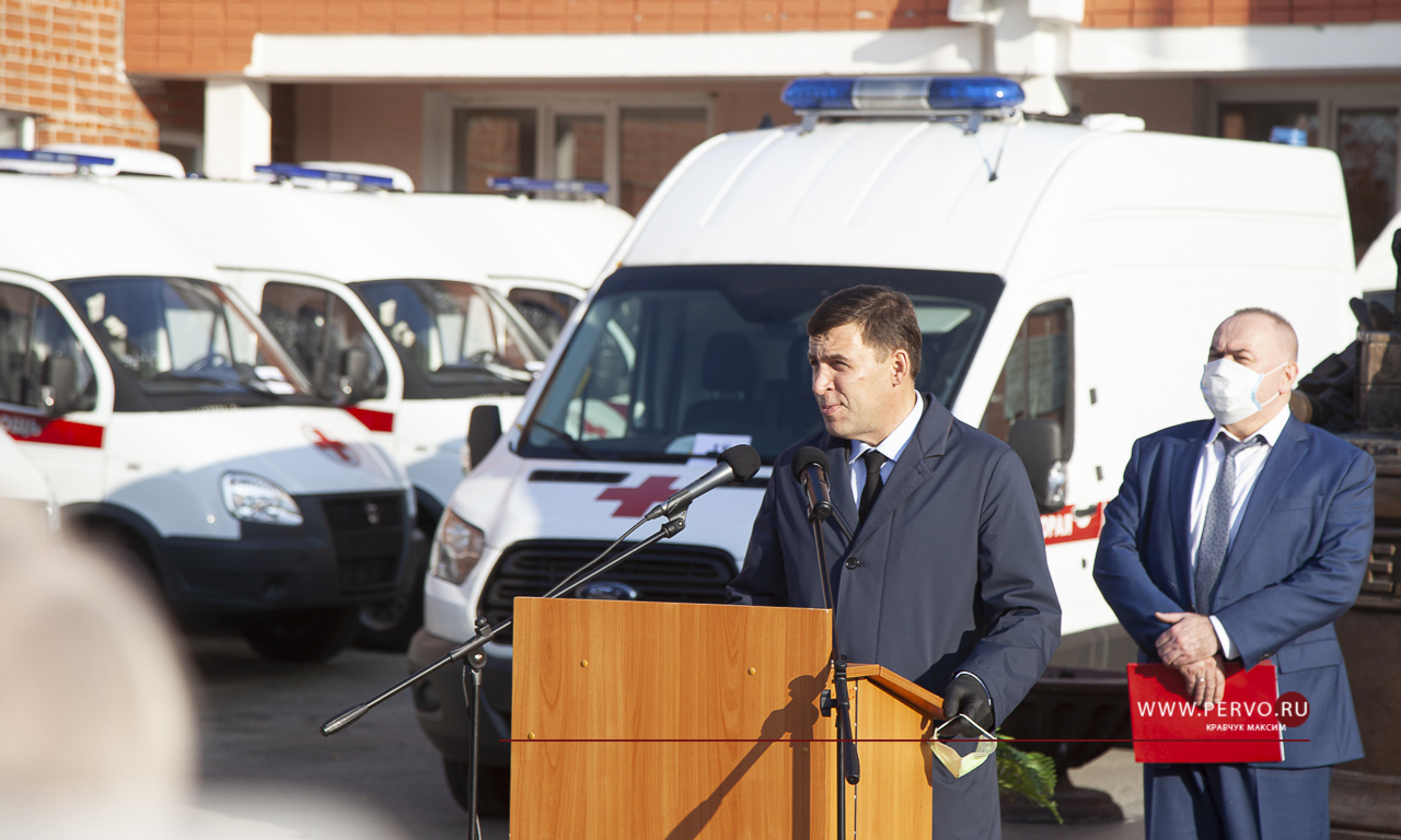 Губернатор передал Первоуральску машины скорой помощи