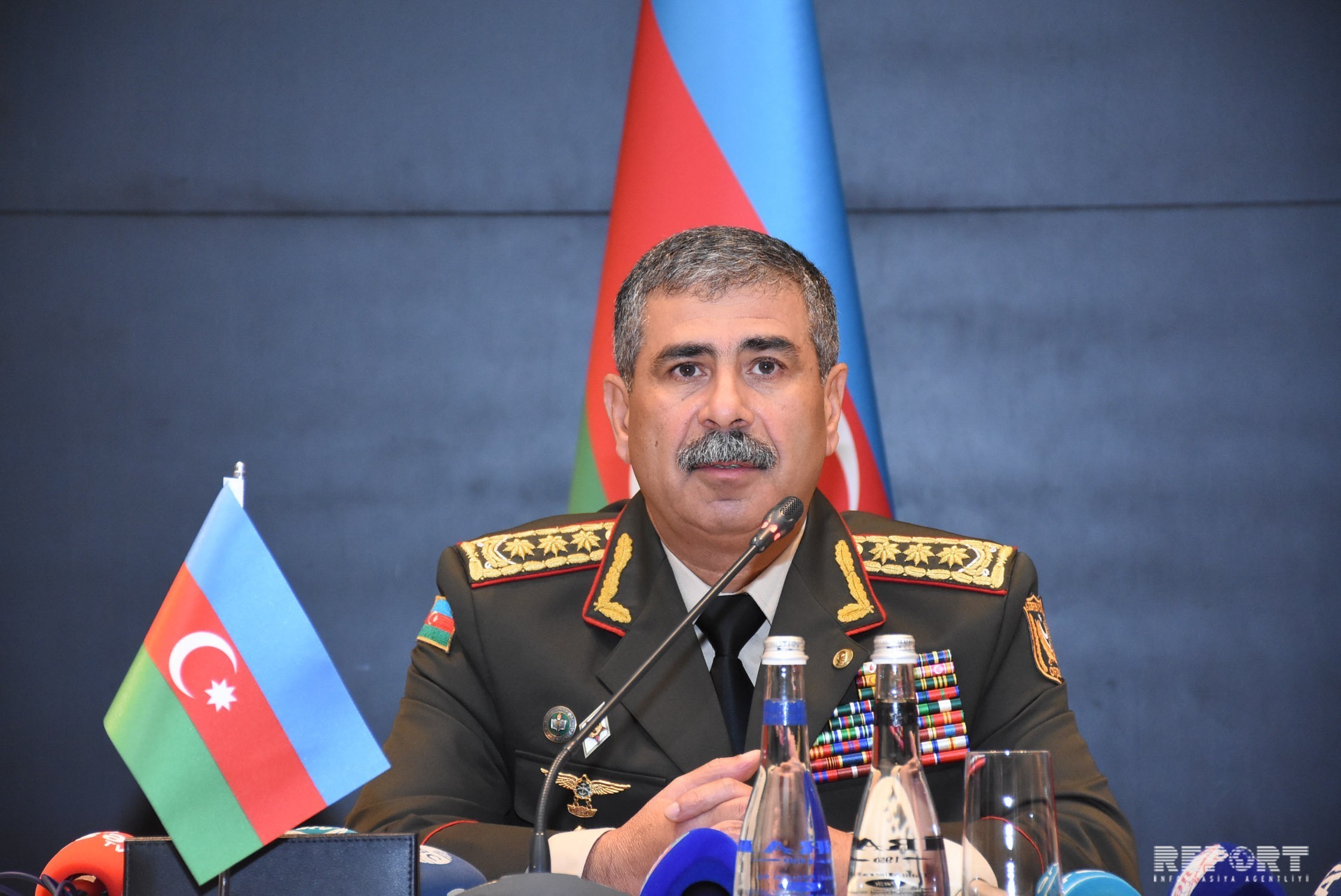 Министр обороны Азербайджана анонсировал новое наступление в Карабахе