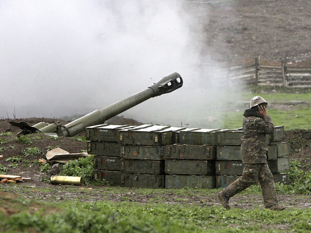 Столица Нагорного Карабаха снова подвергается обстрелам