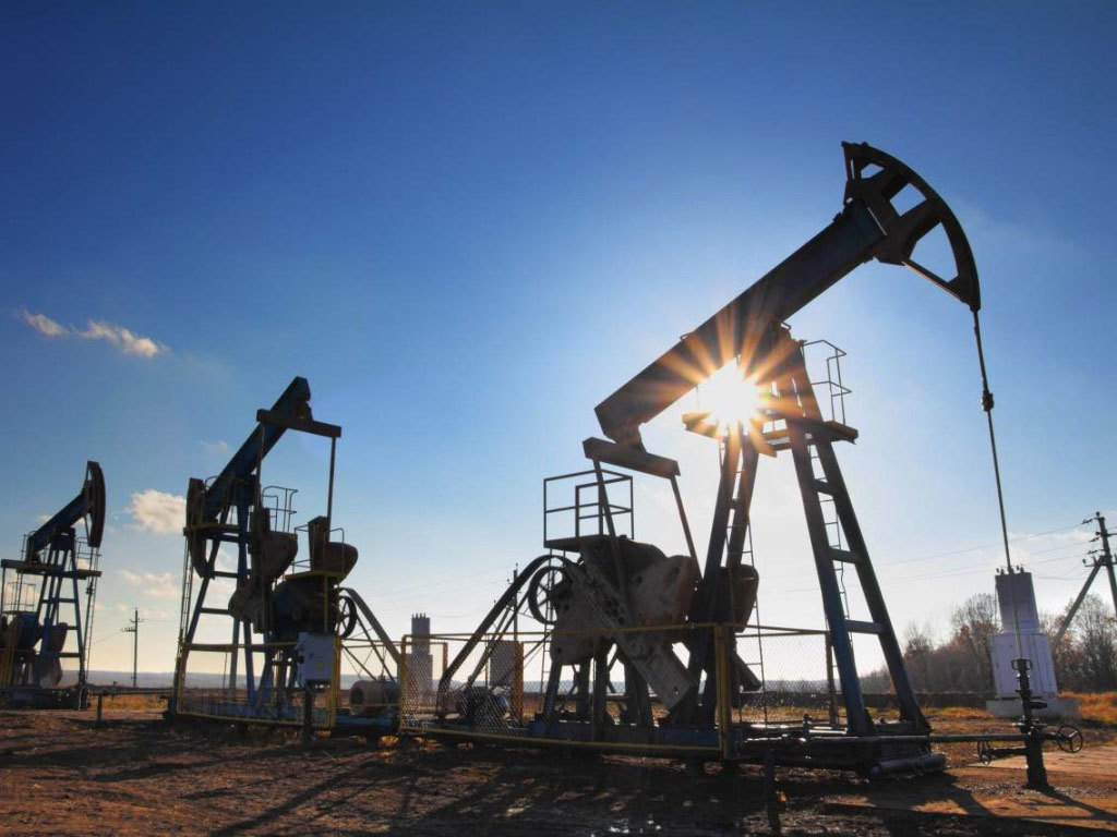 План ОПЕК+ по наращиванию добычи нефти подвергается давлению