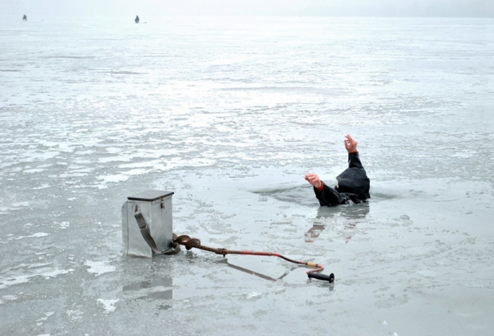 В Свердловской области утонул рыбак, провалившийся под лед