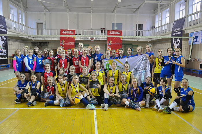 В Первоуральске прошли соревнования по волейболу «Уральские Самоцветы»