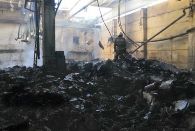 В Первоуральске спустя сутки ликвидировали пожар в цехе