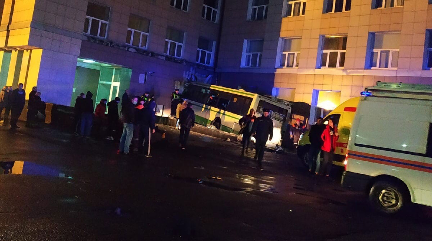 Число погибших в ДТП с автобусом в Великом Новгороде увеличилось до двух