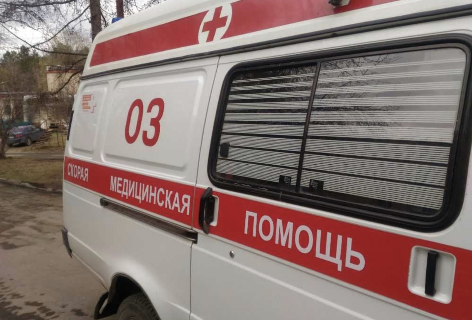 Вызов врача первоуральск. Вызов хирурга на дом из поликлиники осмотр. Вызов хирурга на дом из поликлиники. Фельдшер скорой помощи. Скорая делает кт.