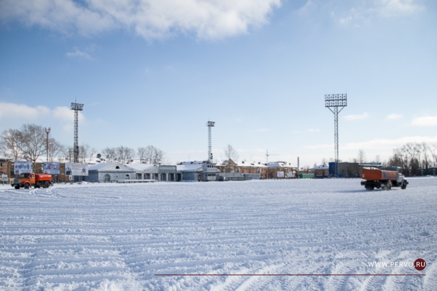 Стадион «Уральский трубник» начали подготавливать к заливке льда