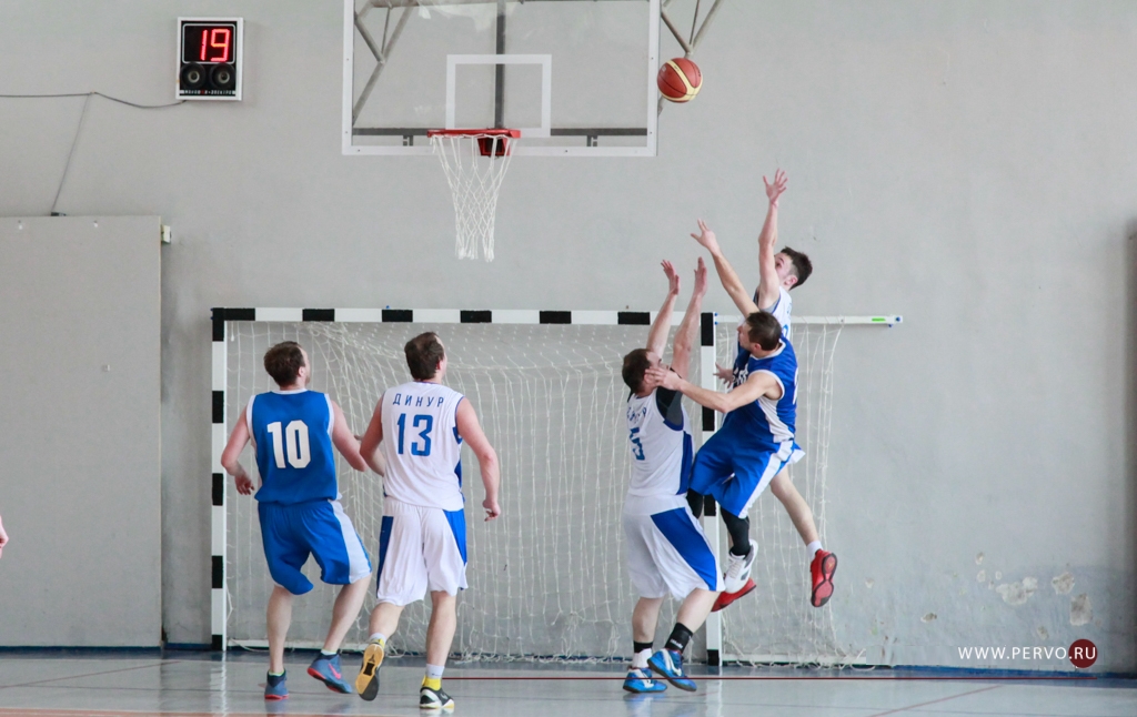 В Первоуральске стартовал чемпионат города по баскетболу среди мужских команд