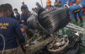 Российский эксперт назвал возможную причину крушения самолета в Индонезии