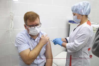Глава Первоуральска сделал прививку от коронавируса