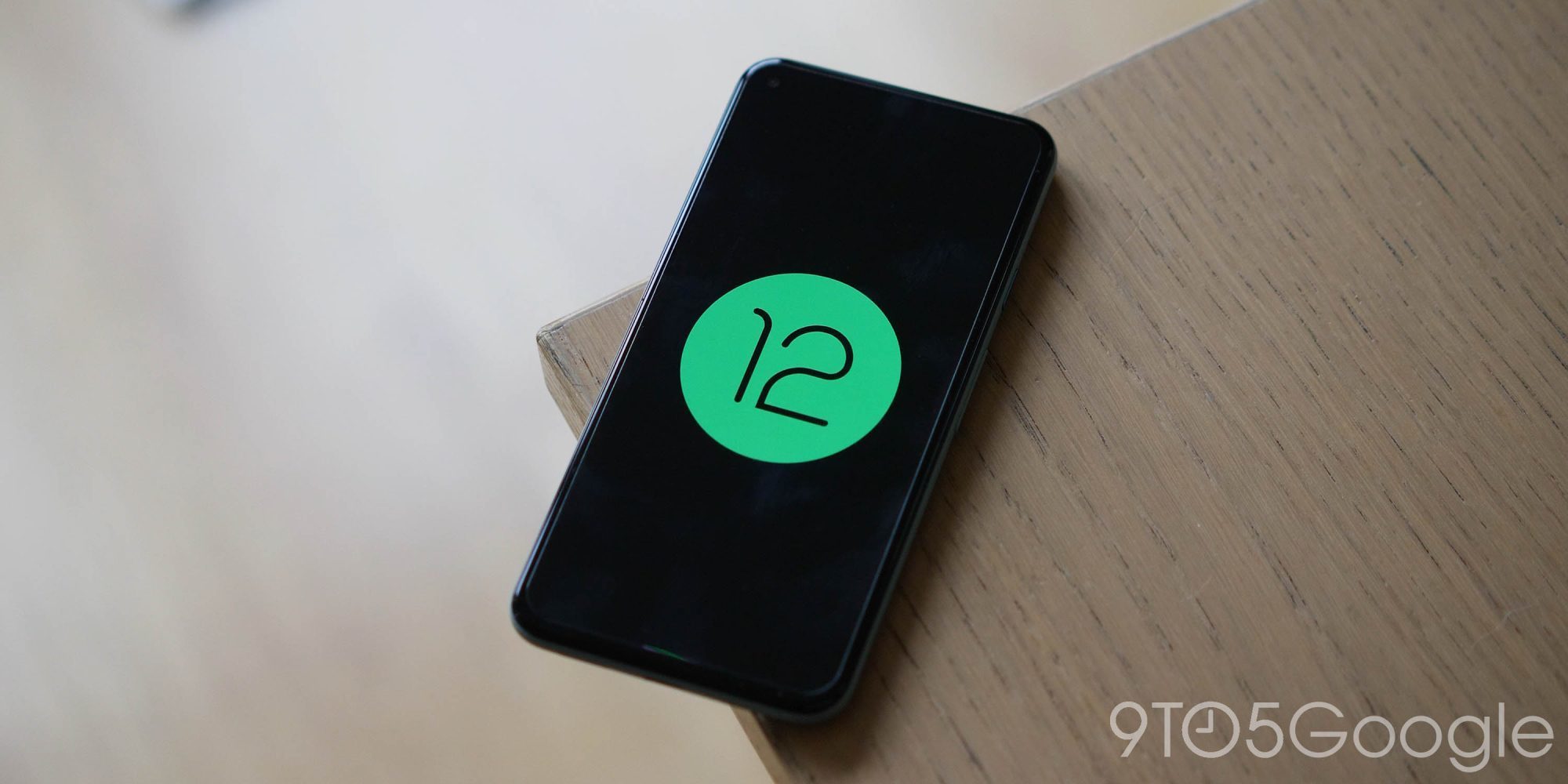 Google выпустила первую версию Android 12. Что нового