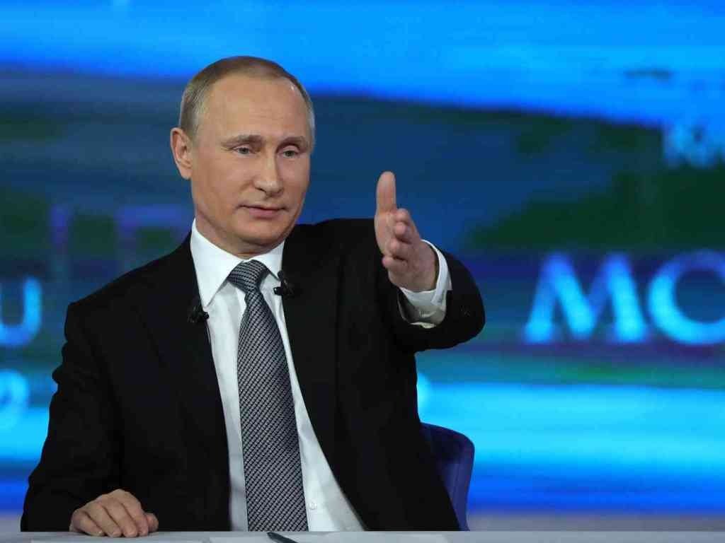 Путин пообещал подумать над сроками прямой линии