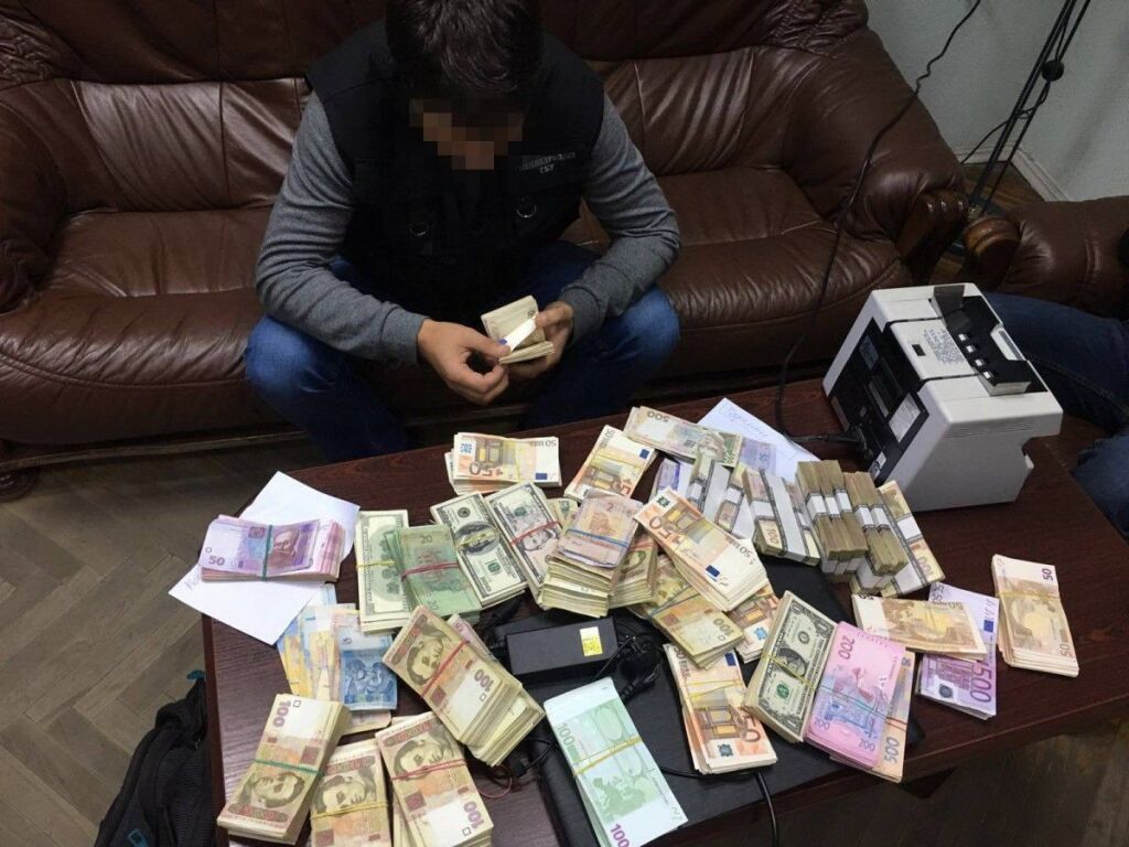 СМИ: в России обнаружили новую схему обналичивания денег