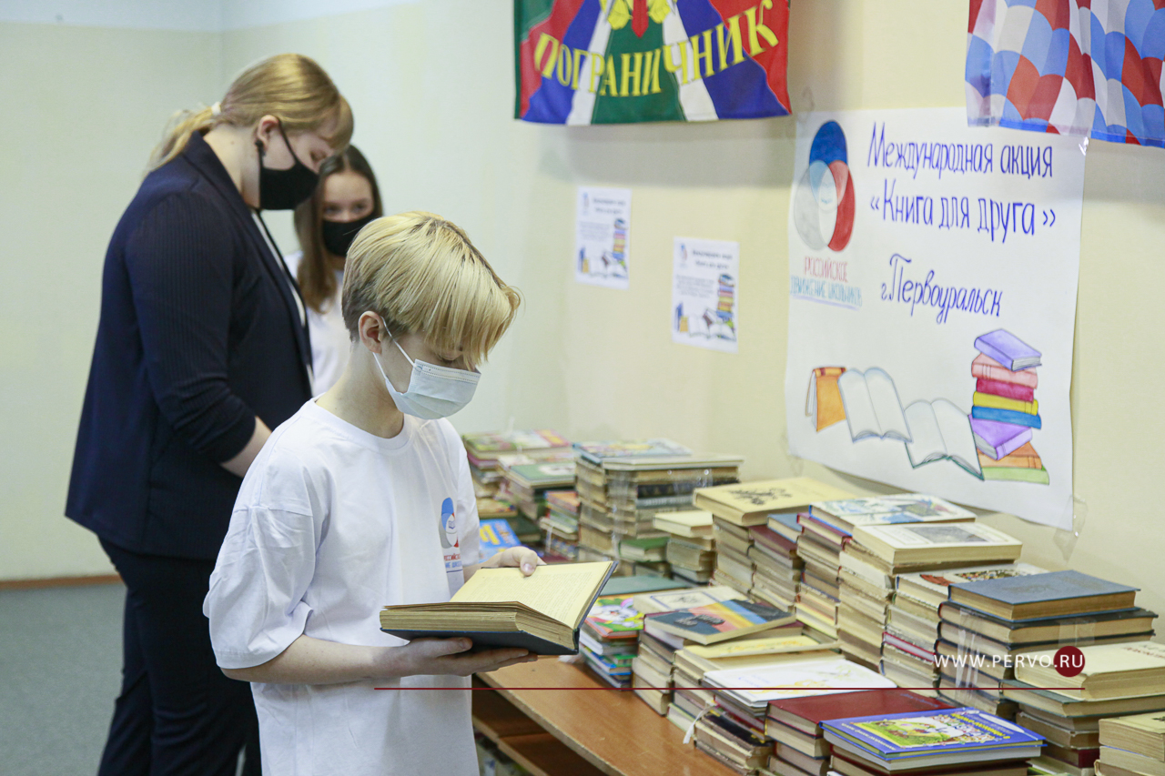 Школьники собирают книги для детей из Таджикистана